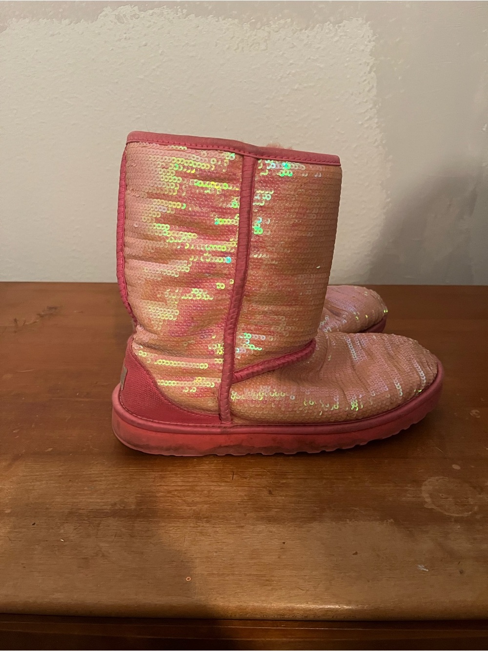 UGG 3161 Australia Pink Sequin Boots Classic Short, Sheepskin size 40